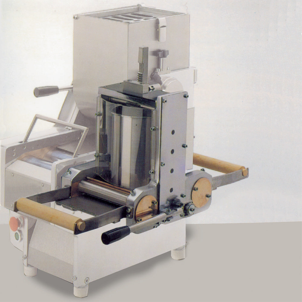 Groupe pour ravioli Diamond, 34x40 mm, pour pâte pizza et pasta, présenté sur une surface propre et prête à l'emploi.
