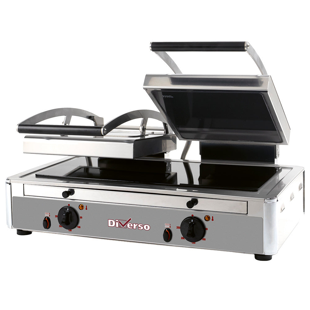 Grille Panini DOUBLE Diverso en vitrocéramique, surface antiadhésive pour préparer des sandwichs chauds et grillés.