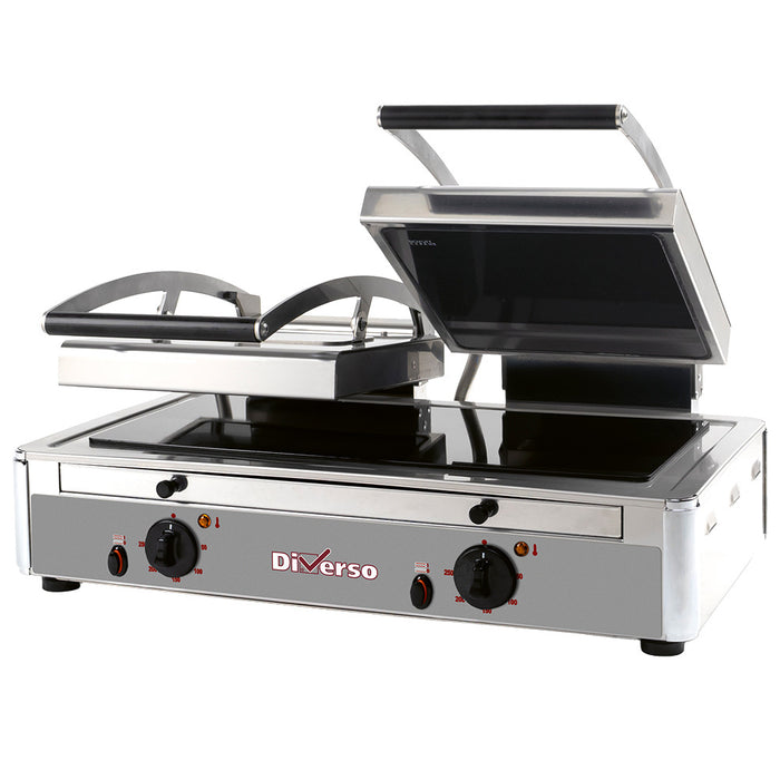 Grille Panini DOUBLE Diverso en vitrocéramique, surface antiadhésive pour préparer des sandwichs chauds et grillés.