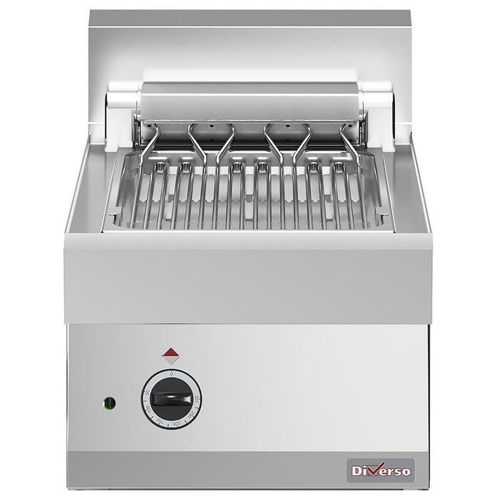Cuiseur vapeur électrique Diverso 1/2 module pour cuisson saine, avec couvercle en verre et plateau en acier inoxydable.