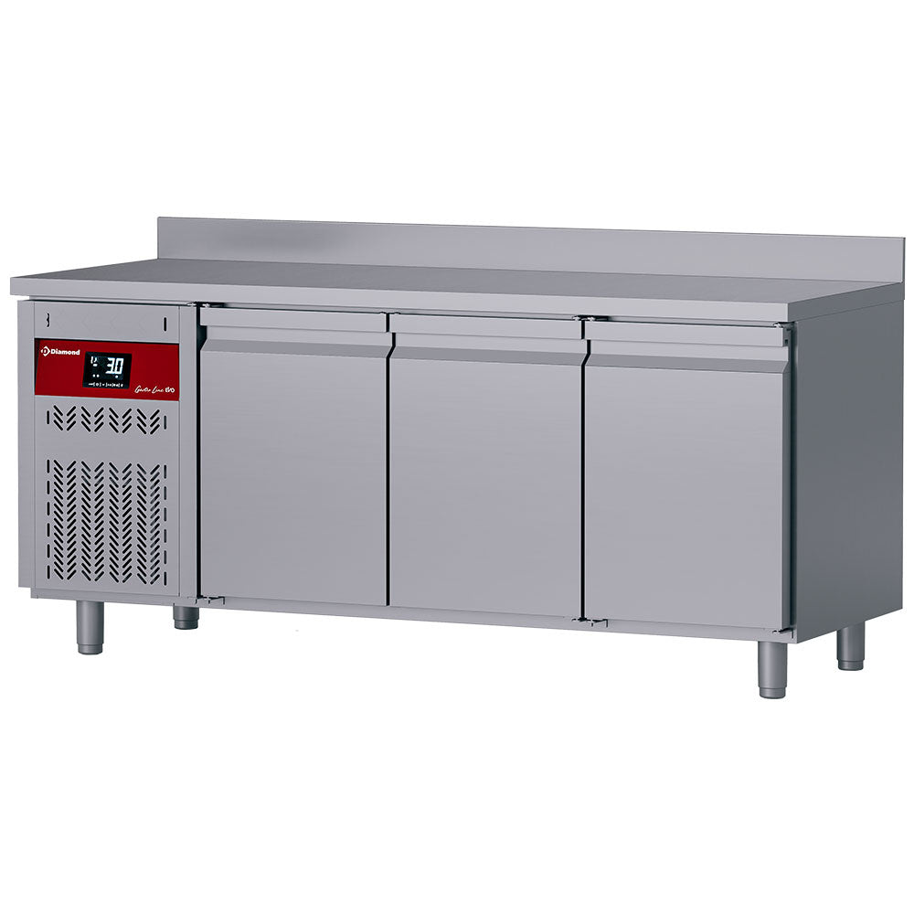 Table frigorifique murale ventilée Diamond, réfrigérée 3 portes GN 1/1, groupe à gauche, capacité 405 litres.