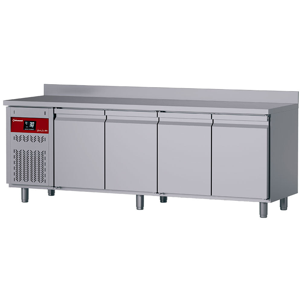 Table frigorifique murale ventilée Diamond, 4 portes GN 1/1, groupe à gauche, capacité 550 L, réfrigérée à 4 portes.