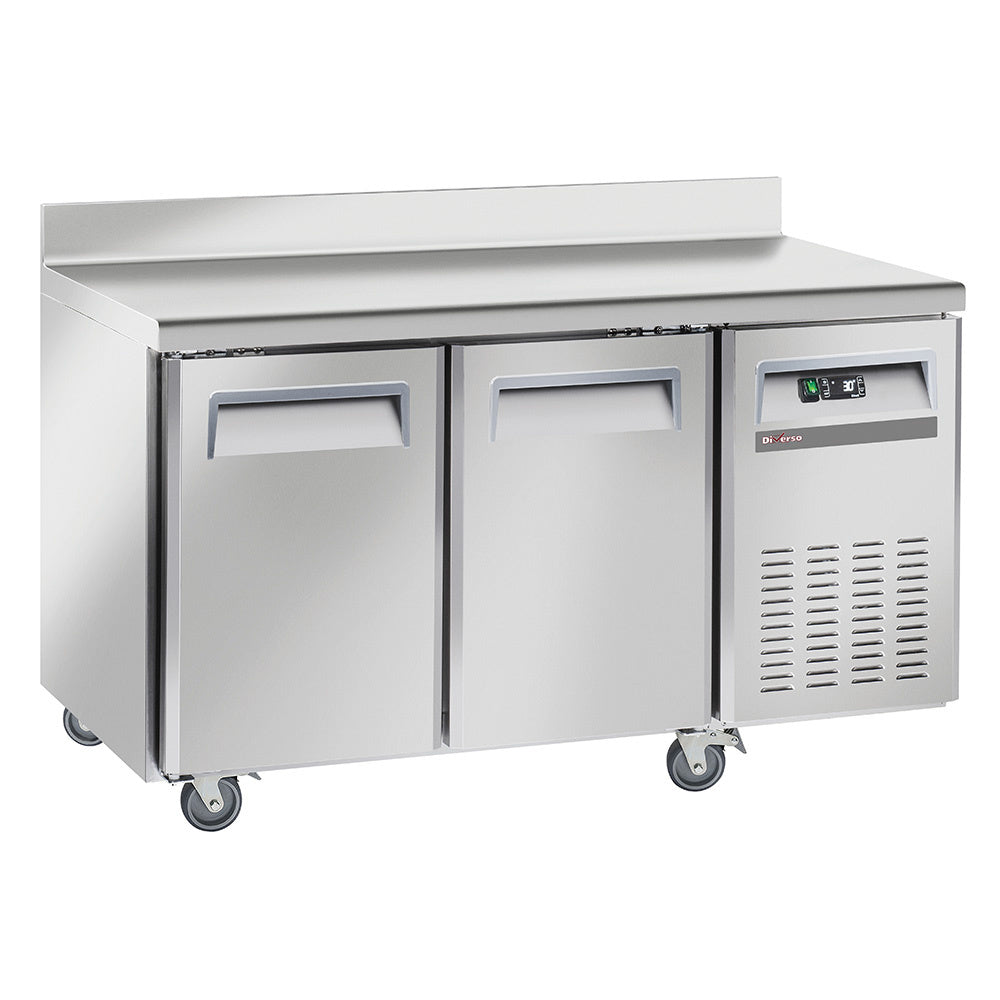 Table frigorifique ventilée à 2 portes GN1/1 avec dosseret, sur roues avec freins, réfrigérée pour stockage alimentaire.