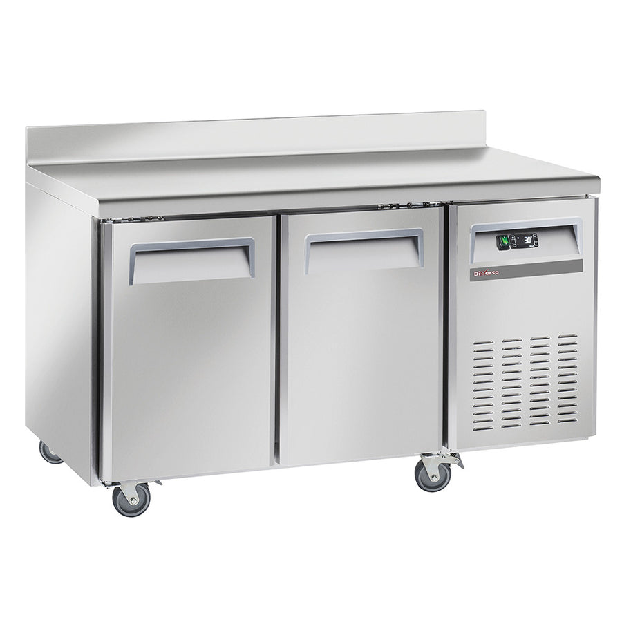 Table frigorifique ventilée à 2 portes GN1/1 avec dosseret, sur roues avec freins, réfrigérée pour stockage alimentaire.