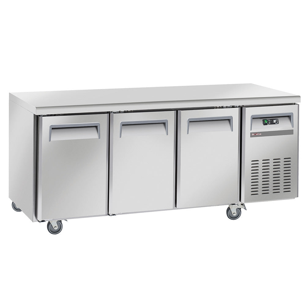 Table frigorifique ventilée Diverso à 3 portes GN 1/1, sur roues avec 2 freins, réfrigérée pour stockage alimentaire.
