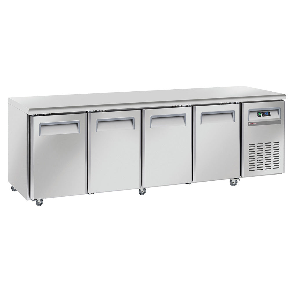 Table frigorifique ventilée Diverso à 4 portes GN 1/1 sur roulettes, 2 avec freins, idéale pour stockage réfrigéré.