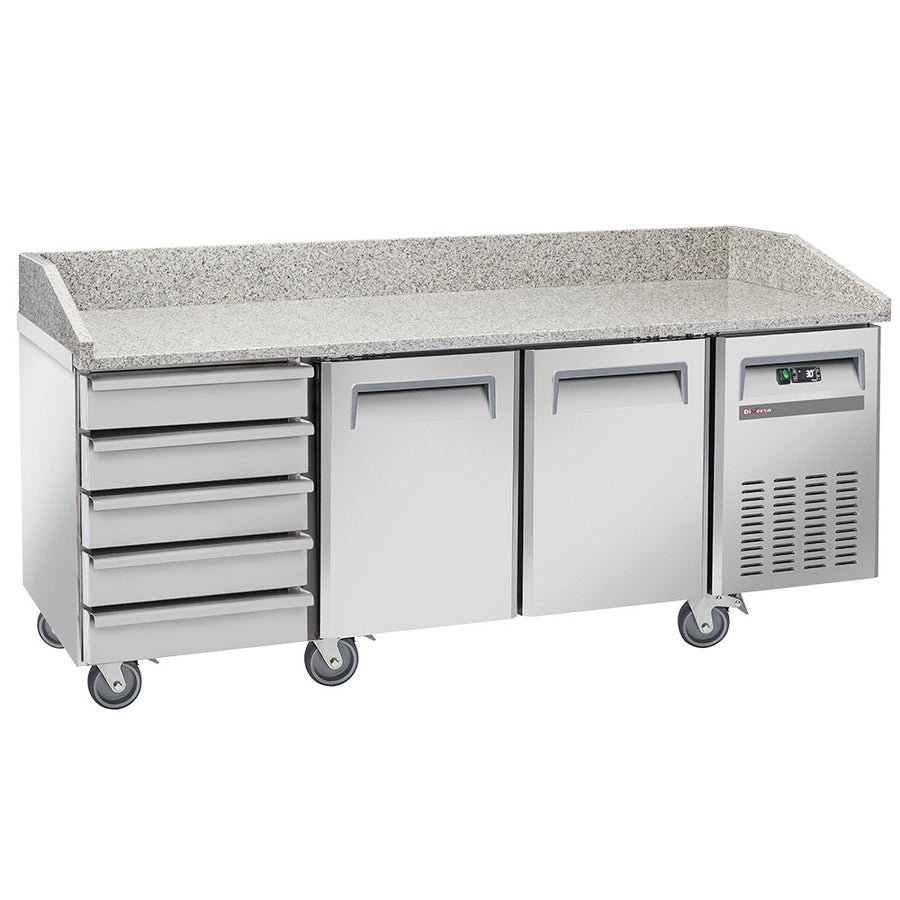 Table frigo pizzeria Diverso avec 2 portes et 5 tiroirs, sur roulettes avec freins, dimensions 600x400, en acier inoxydable
