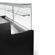 Comptoir vitrine réfrigérée Diamond à vitre droite 90° avec réserve, finition noire, pour exposition de produits alimentaires.