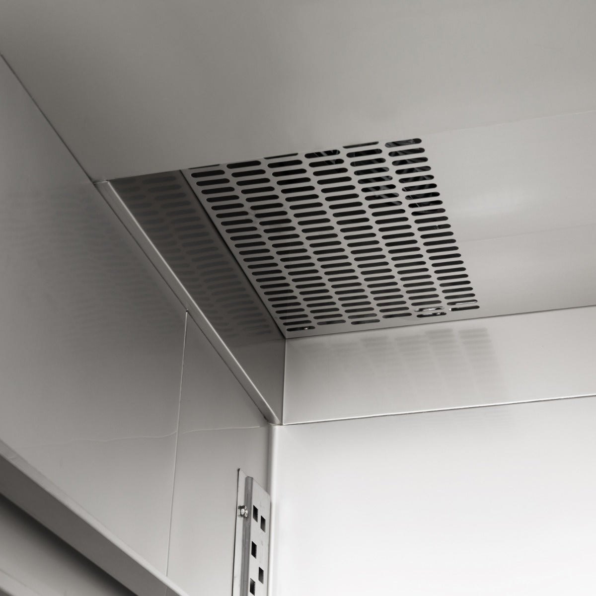 Réfrigérateur en acier inoxydable Maxima de 800 L avec étagères réglables et roulettes, adapté pour boulangerie, 60 x 40 cm.