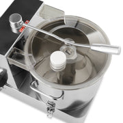 Robot de cuisine Maxima 9 L avec bol en acier inoxydable, accessoires de coupe et mélangeur pour préparation culinaire.