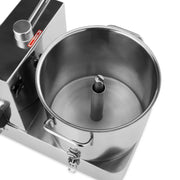Robot culinaire Maxima 9 L avec bol spacieux et accessoires pour préparer facilement diverses recettes en cuisine.
