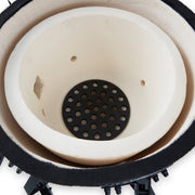 Barbecue kamado premium Maxima de 18 pouces, en céramique noire avec couvercle et grille de cuisson intégrée.