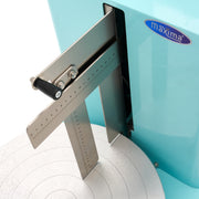 Machine à décorer les gâteaux Maxima, diamètre 36,4 cm, en bleu, avec accessoires pour la décoration pâtisserie.