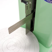 Machine à décorer les gâteaux Maxima, diamètre 36,4 cm, en vert, utilisée pour la décoration de gâteaux.
