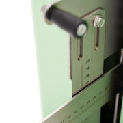 Machine à décorer les gâteaux Maxima, diamètre 36,4 cm, en vert, conçue pour décorer facilement les gâteaux.