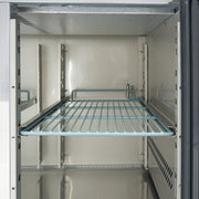 Réfrigérateur de comptoir Maxima, 180 cm, 3 portes vitrées, intérieur visible avec étagères en verre et espace de stockage.