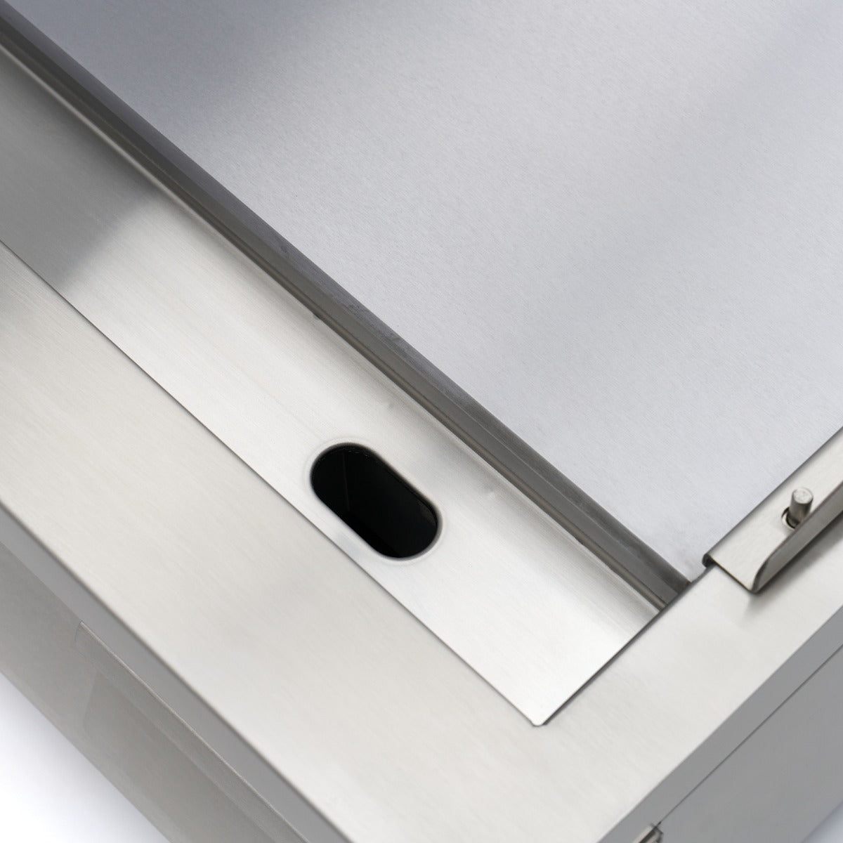 Fourchette de cuisson à induction Maxima 700 avec surface lisse et rainurée, puissance de 5000 W, double zone de cuisson.