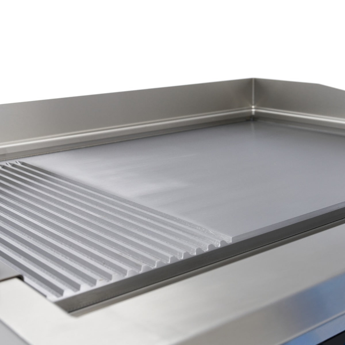 Fourchette de cuisson à induction Maxima 700, plancha à induction double, lisse et rainurée, 5000 W pour cuisson rapide et efficace.