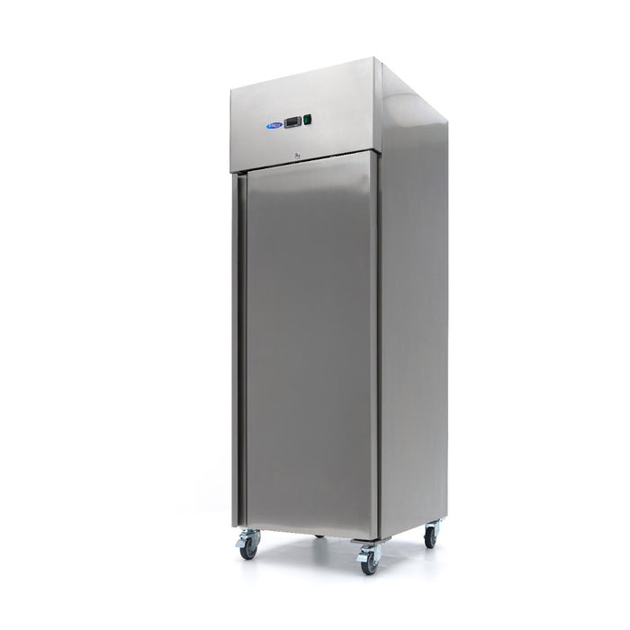 Réfrigérateur en acier inoxydable Maxima de 600 L avec 3 étagères réglables, sur roulettes pour une mobilité facile.