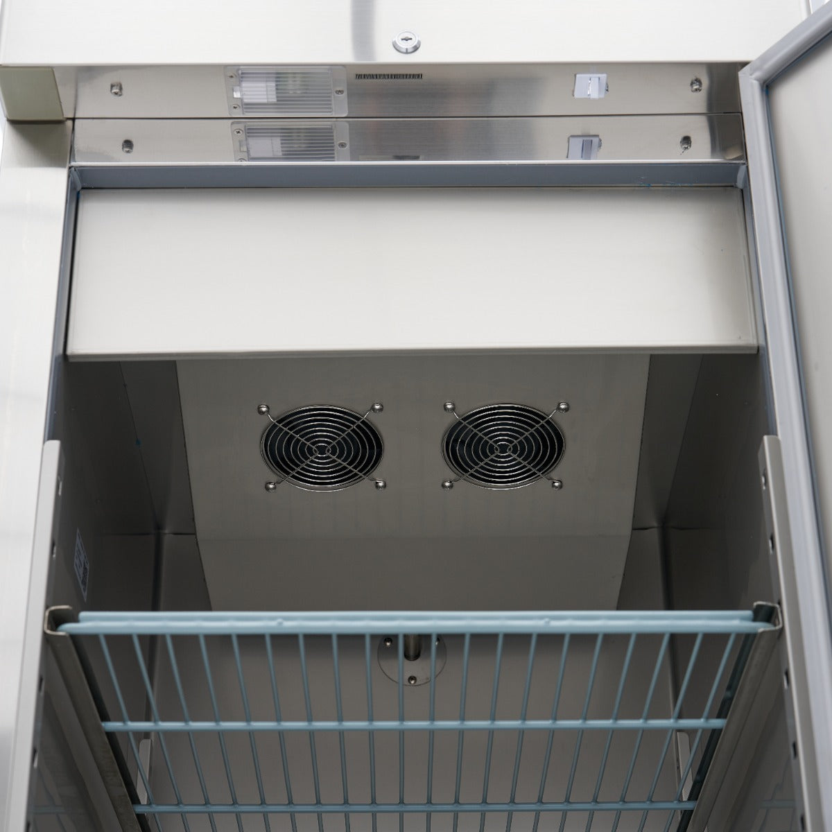 Congélateur - 600 L - 3 étagères réglables (2/1 GN) - acier inoxydable - sur roulettes