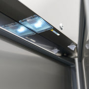 Réfrigérateur Maxima 2 portes en acier inoxydable, 1200 L, 6 étagères réglables, sur roulettes, design moderne et pratique.