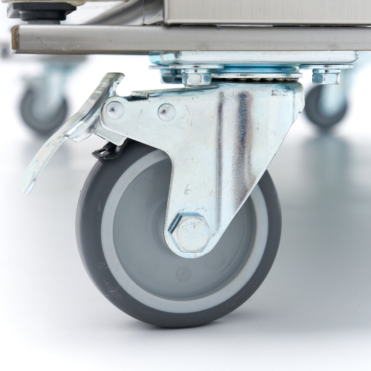 Réfrigérateur Maxima 2 portes en acier inoxydable, 800 L, 6 étagères réglables, sur roulettes, design moderne et pratique.