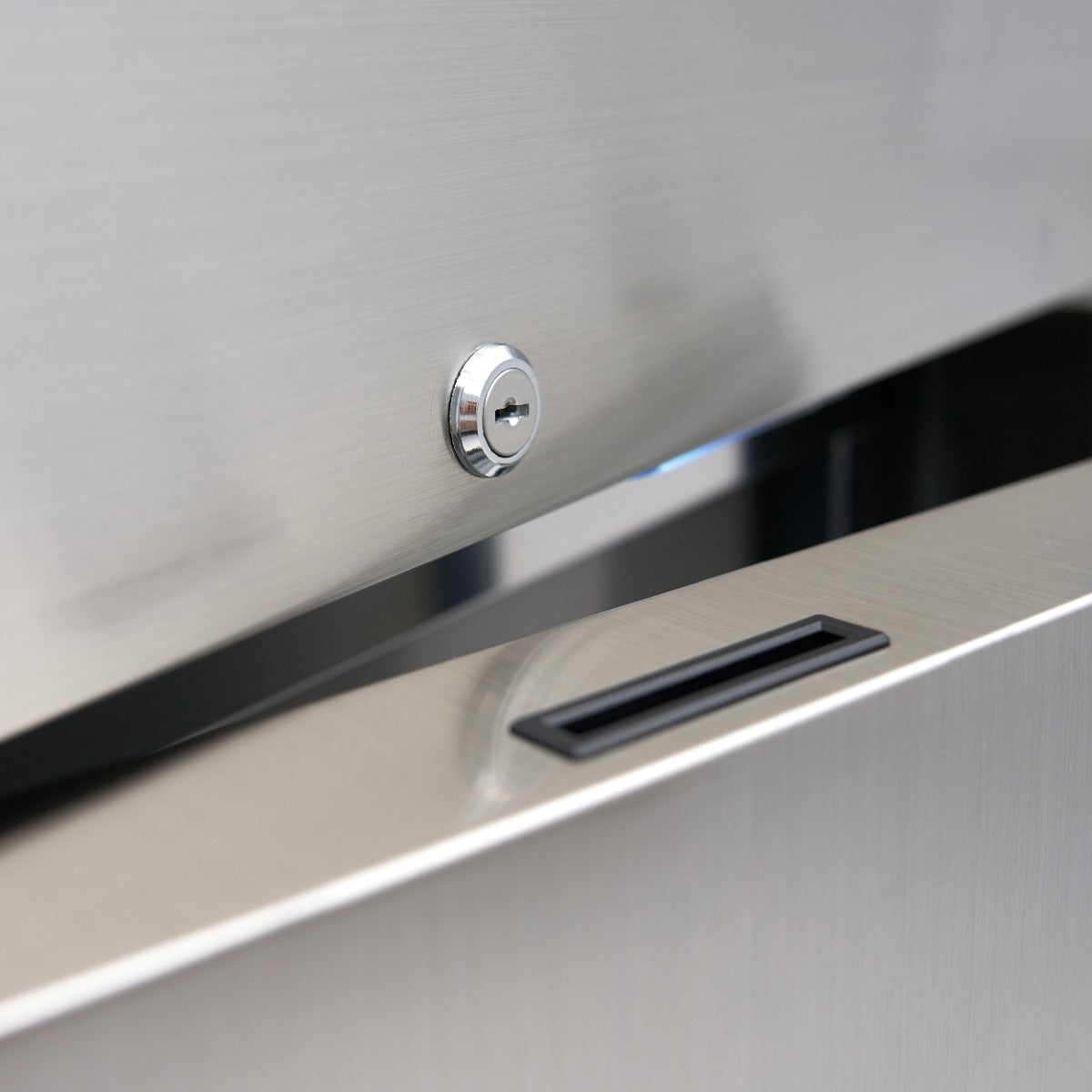 Réfrigérateur Maxima 2 portes en acier inoxydable, 800 L, 6 étagères réglables, sur roulettes, pour stockage alimentaire.