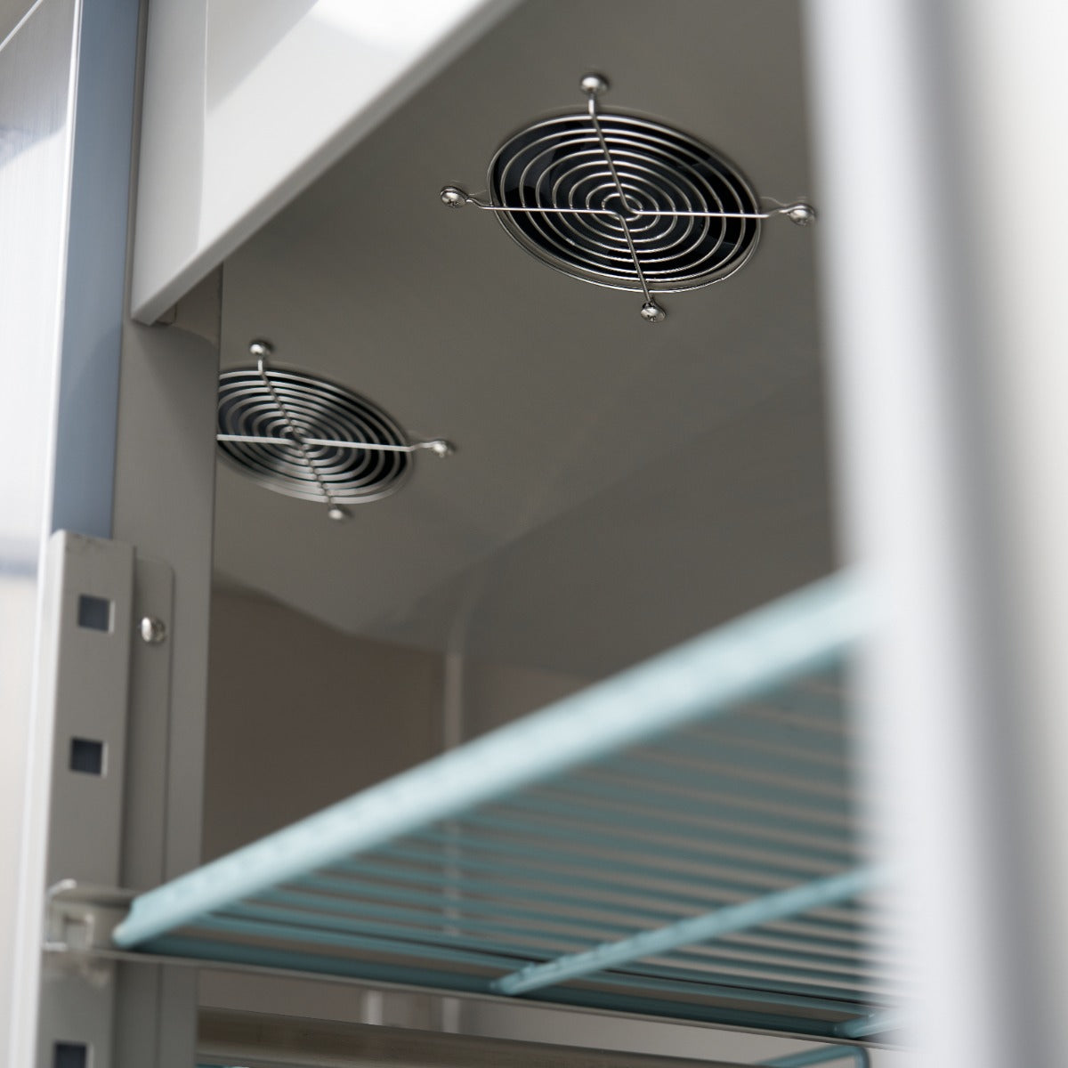 Réfrigérateur Maxima 2 portes en acier inoxydable, 800 L, 6 étagères réglables, sur roulettes, design moderne.