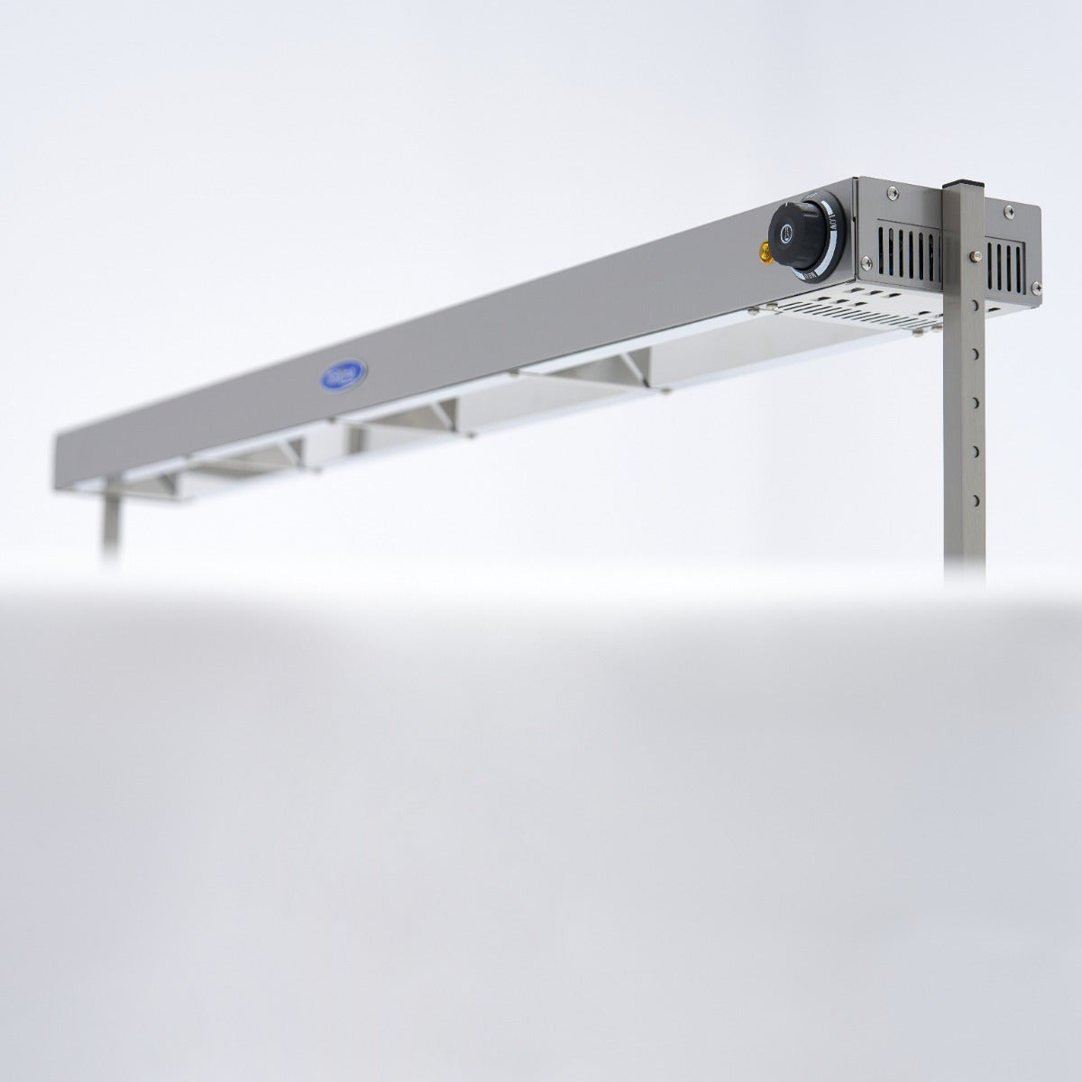 Rampe chauffante Maxima de 137 cm pour installation au plafond ou en pose libre, lampe chauffante pour chauffage efficace.