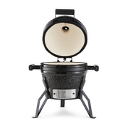 Barbecue kamado Maxima de 13 pouces, en céramique noire, avec couvercle et cheminée pour cuisson traditionnelle en plein air.