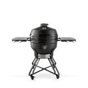 Grille de barbecue Kamado Maxima de 26 pouces, en céramique noire, avec cheminée et surface de cuisson ronde.