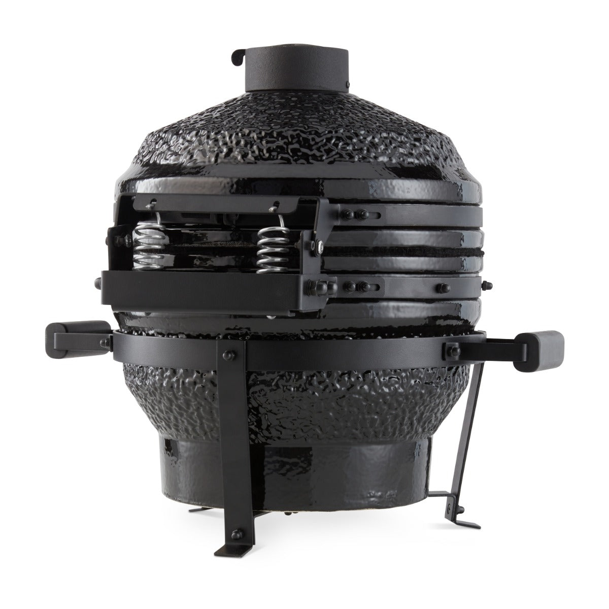 Barbecue kamado premium Maxima de 16 pouces, en céramique noire avec couvercle et poignées en acier, prêt à cuisiner.