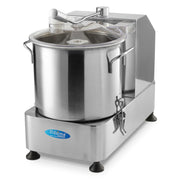 Robot culinaire Maxima de 9 L avec accessoires de découpe, idéal pour préparer de grands repas en cuisine.
