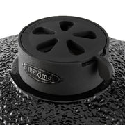 Gril kamado premium Maxima de 26 pouces, barbecue en céramique noir avec fenêtre en verre et poignées métalliques robustes.