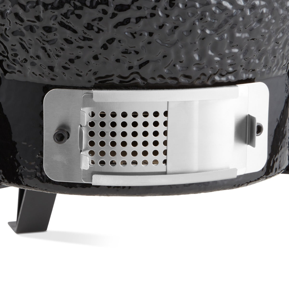 Barbecue kamado premium Maxima de 13 pouces avec surface de cuisson en céramique noir, idéal pour la cuisson en plein air.