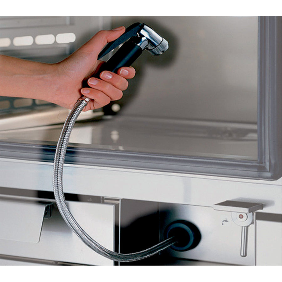Douchette avec enrouleur Diamond, équipée de plusieurs raccords GN1/1 et GN2/1 pour cuisson ou plomberie.
