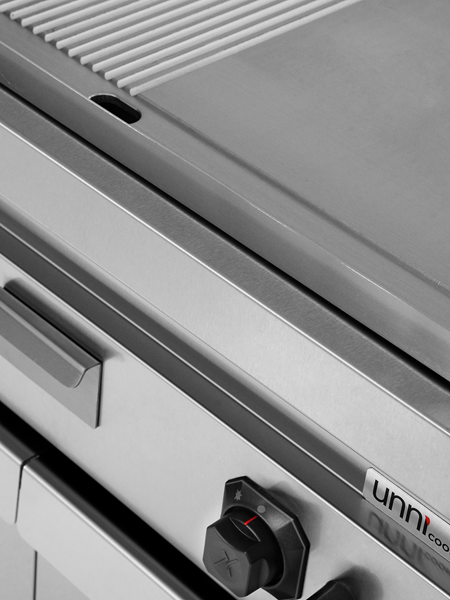Table de travails Category 1 | Griddle plate gaz– 1/2 Smooth + 1/2 Grooved - G70GP20+GS-K - Unninox - image 4