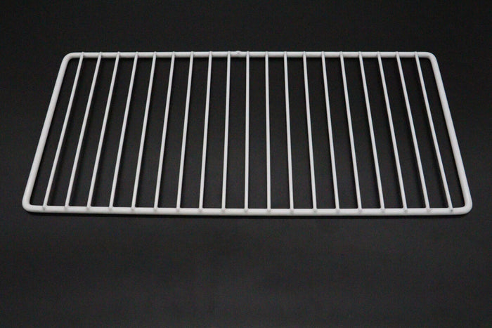 Étagère inférieure en acier inoxydable pour réfrigérateur Maxima R200/400 Ss, vue de face dans un environnement de cuisine.
