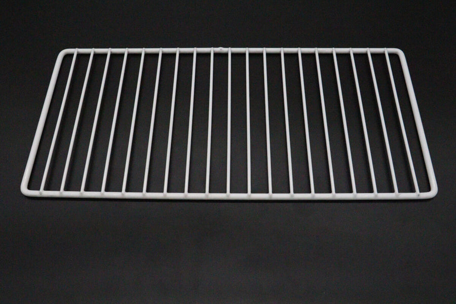 Étagère inférieure en acier inoxydable pour réfrigérateur Maxima R200/400 Ss, vue de face dans un environnement de cuisine.