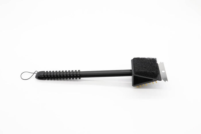 Brosse de nettoyage pour barbecue Kamado Maxima, avec poils résistants pour nettoyer efficacement la grille de barbecue.