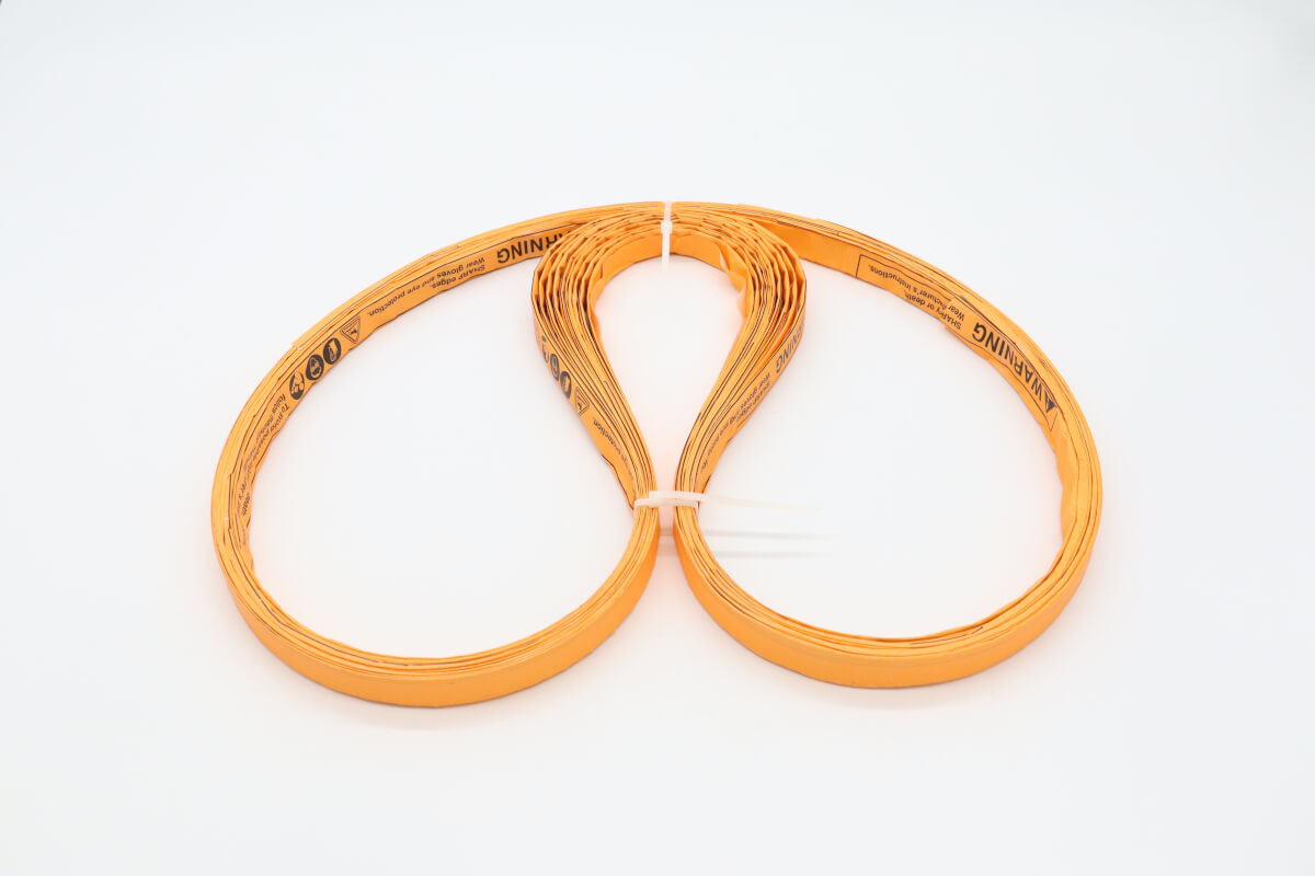 Lame de scie à os Maxima de 165cm, outil robuste pour découpe précise d'os, en acier durable, visible dans l'image.
