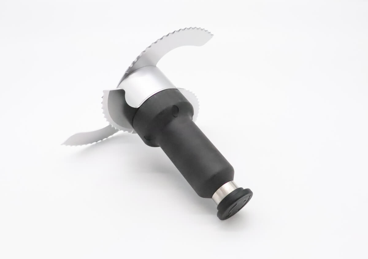Robot culinaire Maxima avec lame en S dentelée, capacité 12/18 L, pour hacher et préparer les ingrédients en cuisine.