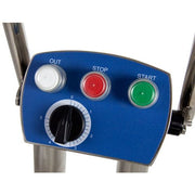 Éplucheuse de pommes de terre Maxima, machine industrielle pour éplucher 15 kg, 300 kg/h, avec minuteur intégré, en action.