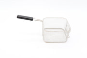 Friteuse à induction Maxima 8L avec panier de friture complet, vue en gros plan montrant le panier en acier inoxydable.