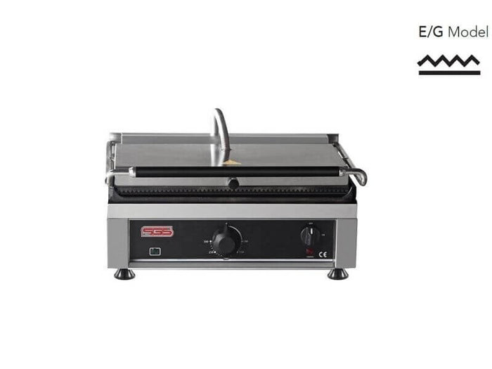 Grill de contact professionnel SGS Gastro avec plaques lisses et rainurées, puissance 2,1 kW, surface de cuisson chaude.