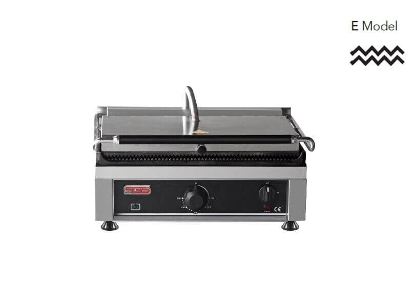 Grill panini professionnel SGS Gastro avec plaques rainurées, surface grillée, puissance de 2,5 kW, pour sandwichs chauds.