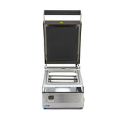 Scelleuse de plateaux Maxima grand modèle avec différents moules pour emballage alimentaire, vue de face.