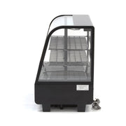 Vitrine à gâteaux réfrigérée Maxima de 100 L, 68 cm avec porte coulissante arrière pour présentation élégante de desserts.