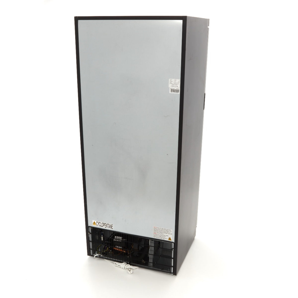 Réfrigérateur noir Maxima de 600 L avec porte en verre, intérieur visible, moderne et spacieux pour la cuisine.