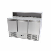 Réfrigérateur MAXIMA pour la préparation des pizzas, 137 cm, 3 portes, capacité 8 x 1/6 GN, couvercle en acier inoxydable
